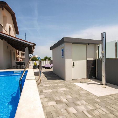 Wohnung Mit Grill, Pool Und Terrasse Штинян Екстер'єр фото