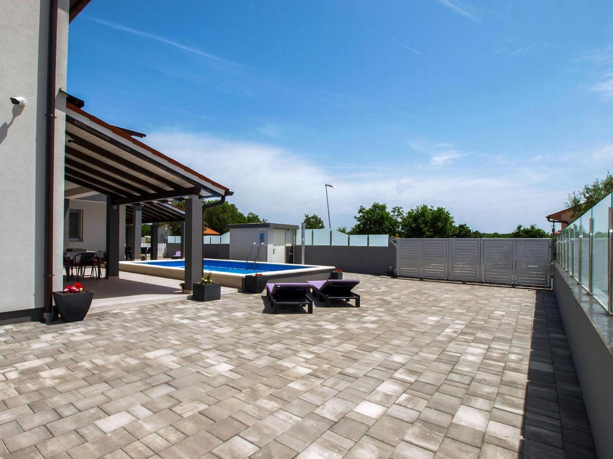 Wohnung Mit Grill, Pool Und Terrasse Штинян Екстер'єр фото